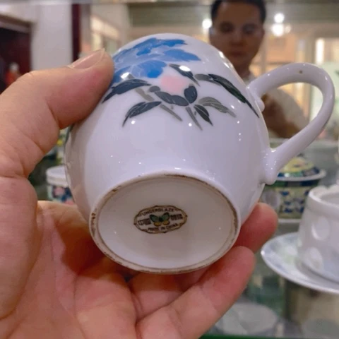 碗醴陵群力蝴蝶款功道杯