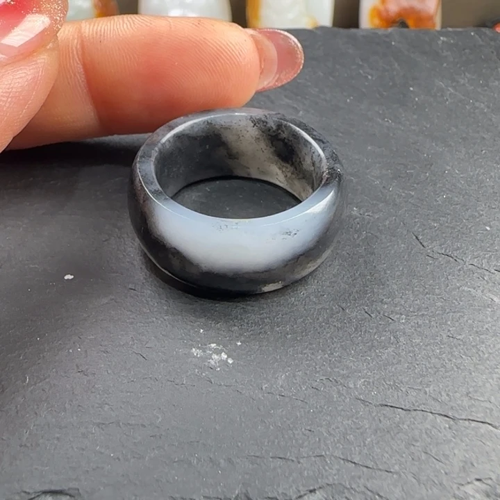 舍***得和田玉未镶嵌颈饰