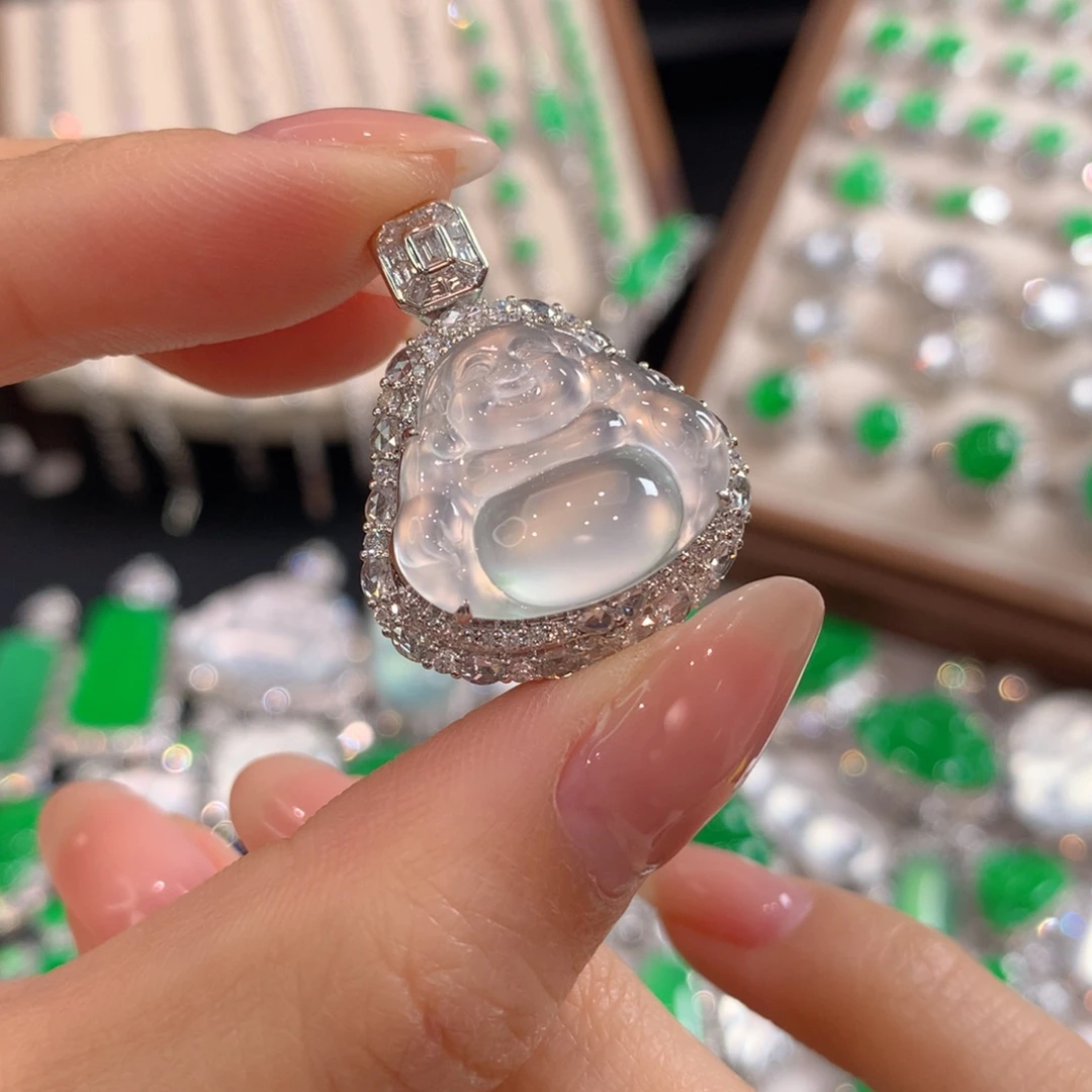 翡翠18K金镶嵌颈饰佛公