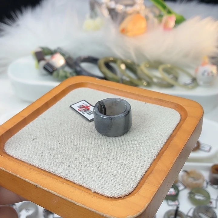 和田玉（糖玉）未镶嵌戒指t96青花圆切直径16.9不退换