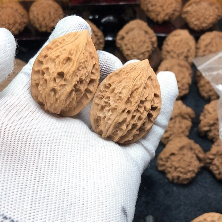 桃核把件秦岭野生柳叶秦鸡精品文玩核桃