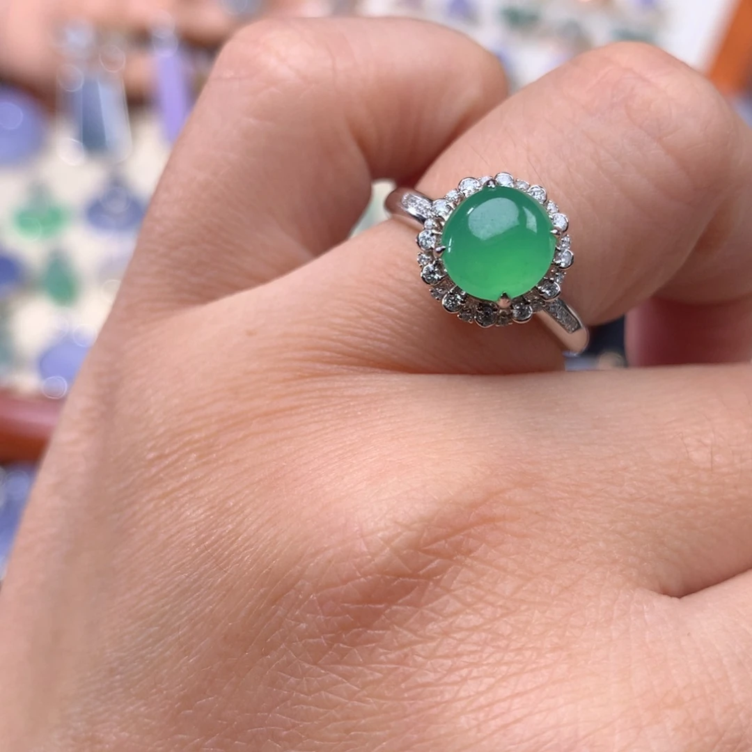 18K金镶嵌戒指翡翠单号戒指