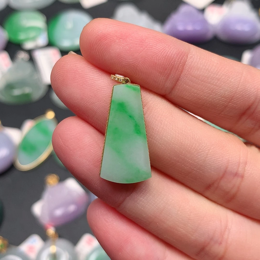 颈饰18K金镶嵌翡翠翡翠吊坠