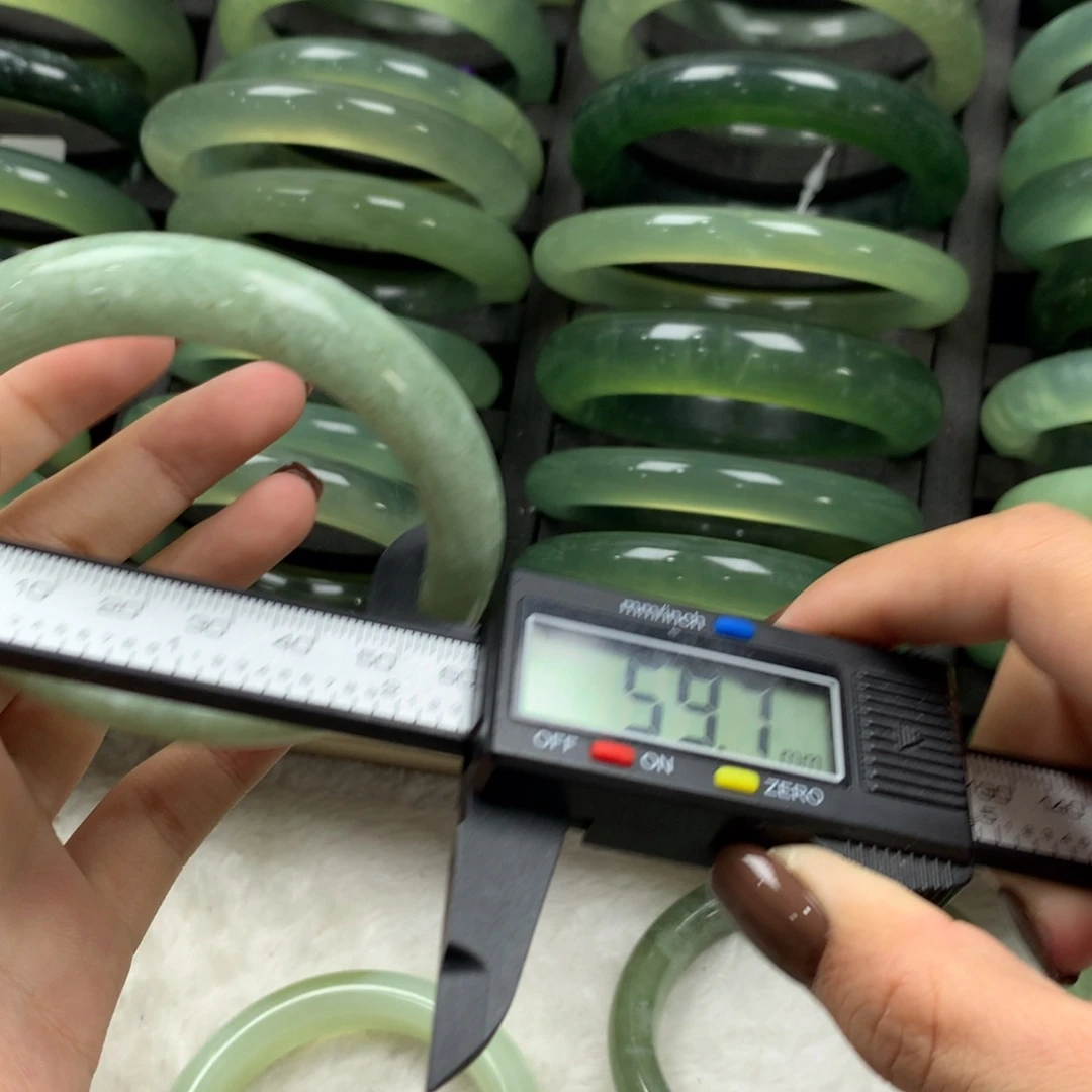 蛇纹石玉未镶嵌手镯37