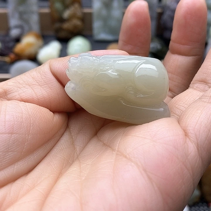 颈饰未镶嵌和田玉（糖玉）
