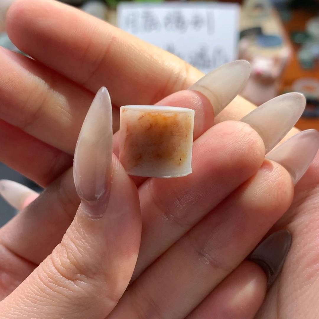 定制翡翠未镶嵌洒红桶珠