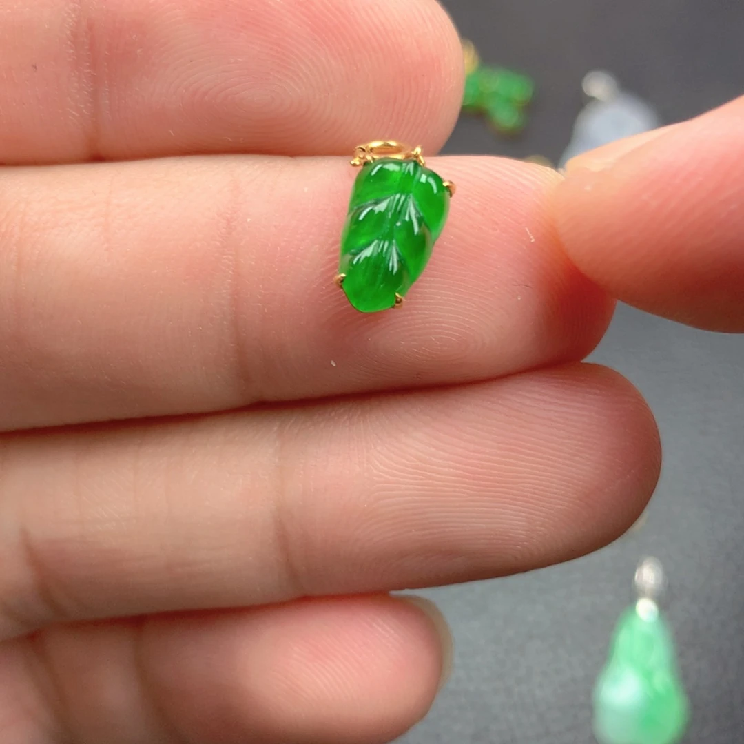 【闪购商品】颈饰18K金镶嵌翡翠翡翠