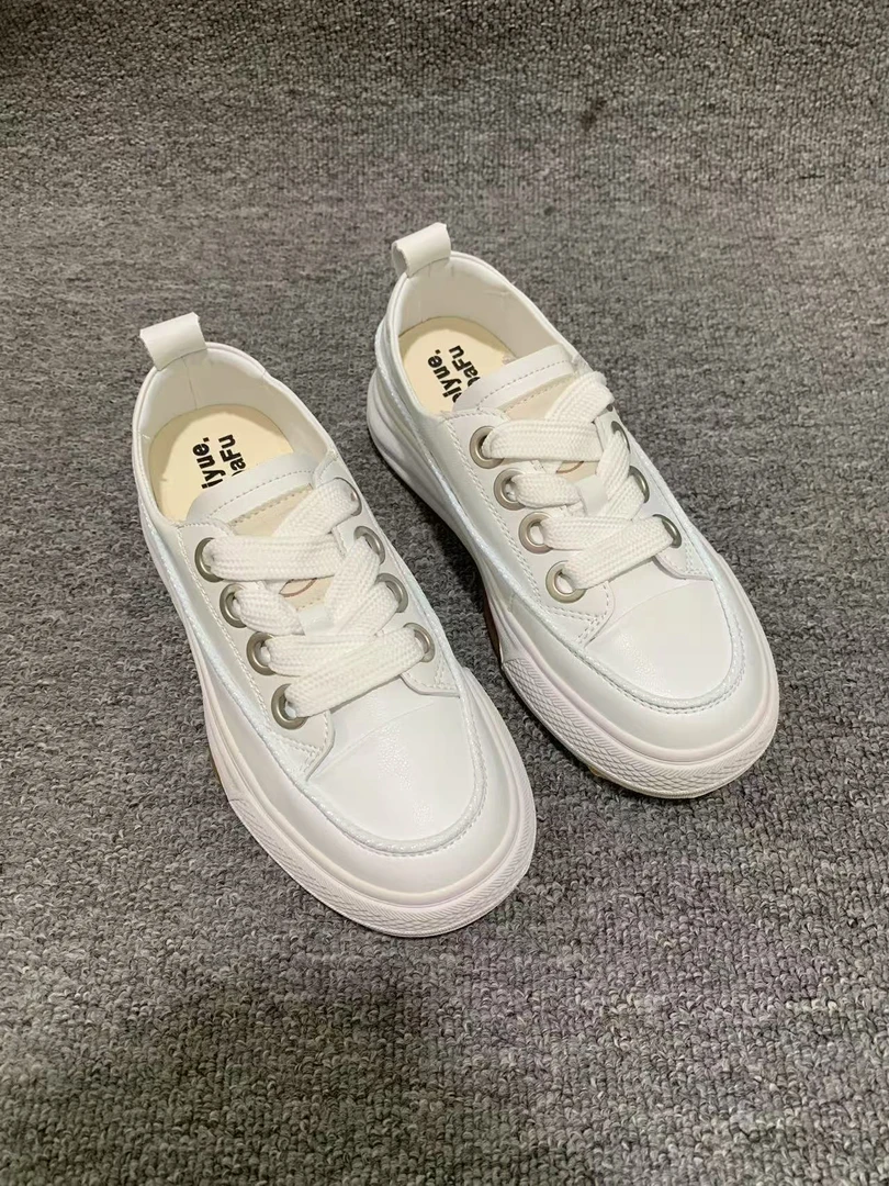 高品质 低帮百搭舒适板鞋8639