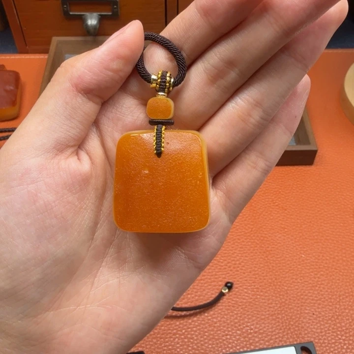 蜜蜡未镶嵌吊坠(赠链)