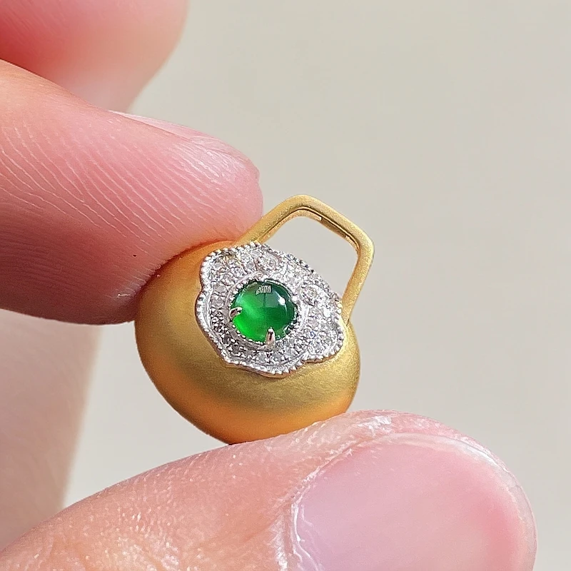 18K金天然翡翠A货-平安如意锁包包绿蛋面顶珠吊坠K黄1780