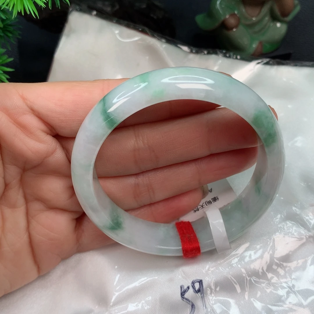 翡翠手镯未镶嵌古**谢…………..