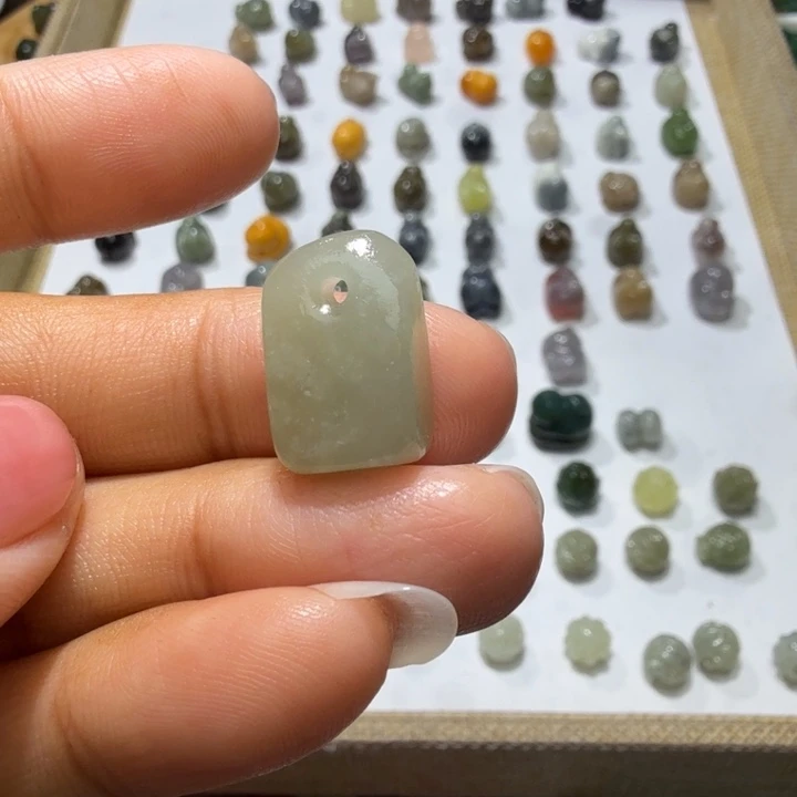 和田玉未镶嵌珠宝奇石