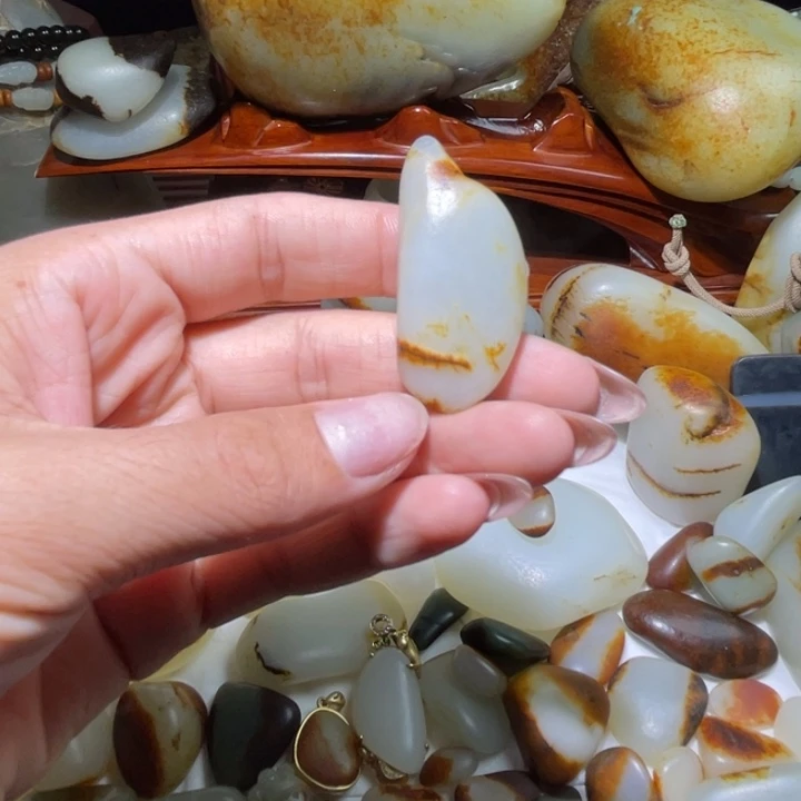 未镶嵌和田玉（子料）挂件