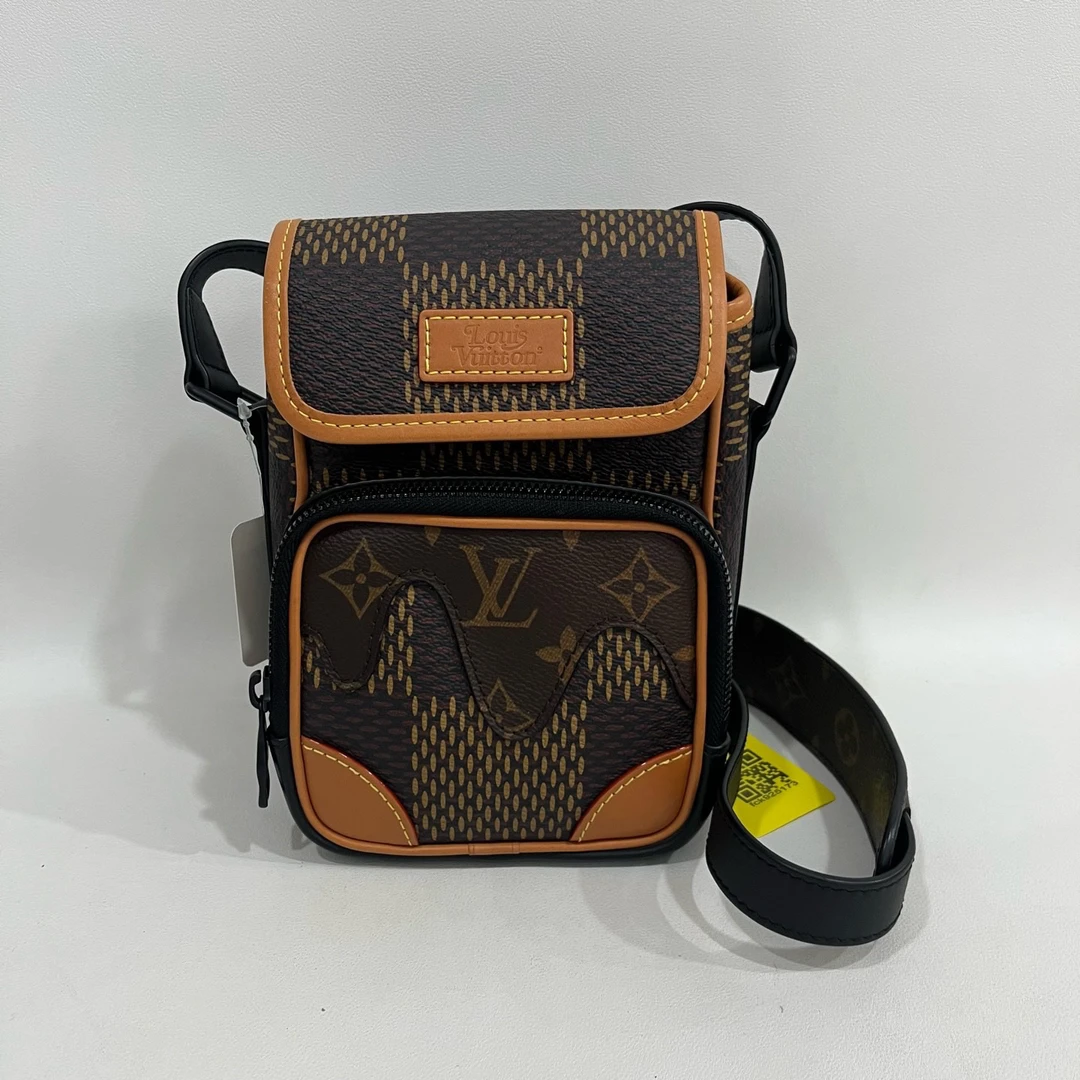 95新 LouisVuitton/路易威登 捐金沉珠/nigo联名相机包