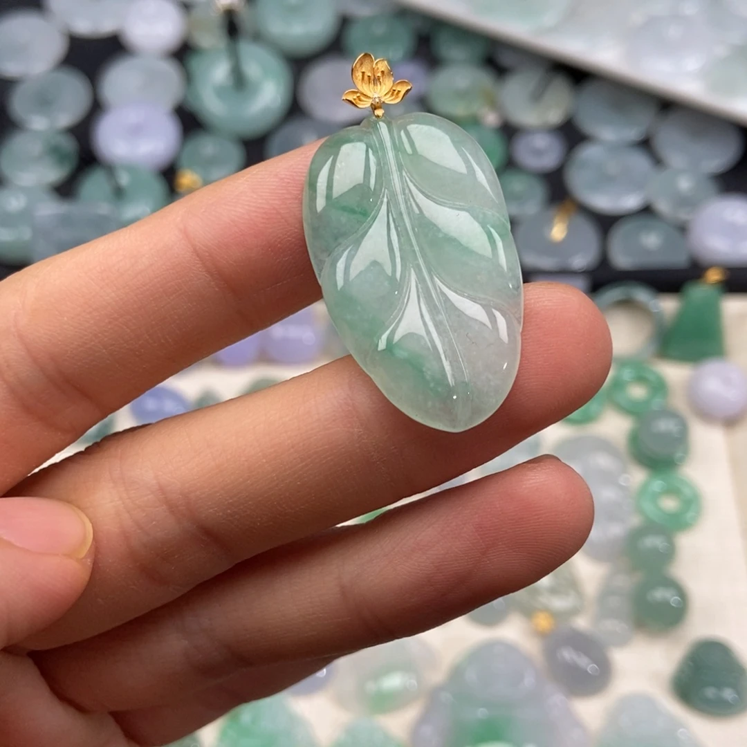 翡翠未镶嵌颈饰叶子