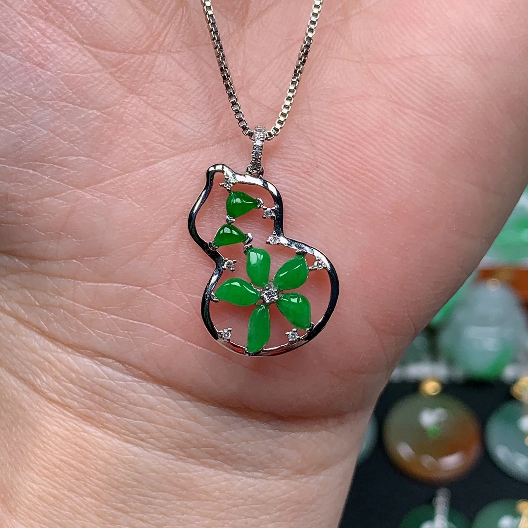 缅甸天然翡翠A货 冰润飘绿葫芦吊坠179/214（尺寸20.4x14.4x2.4)