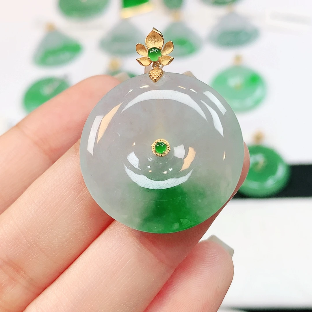 翡翠18K金镶嵌颈饰