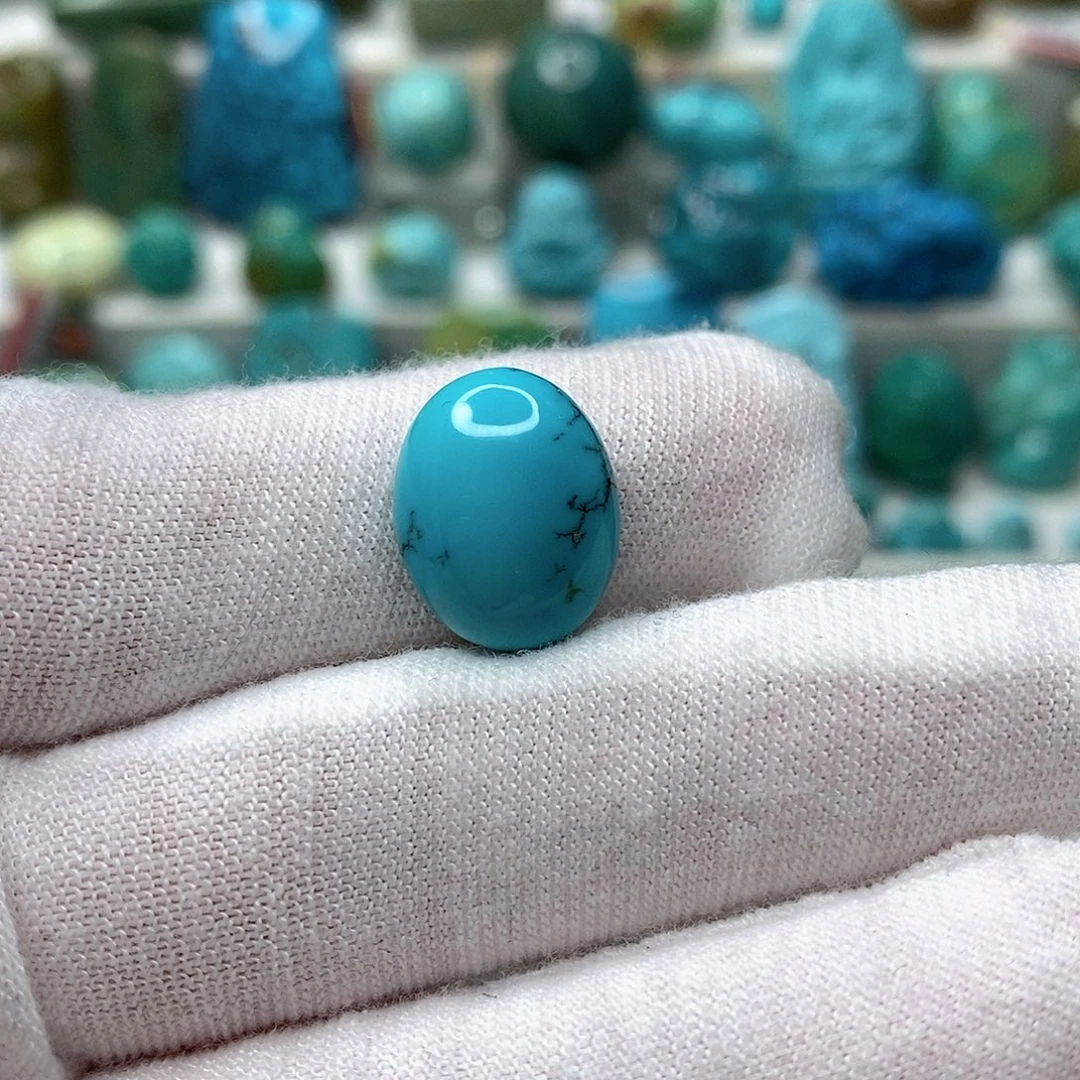 手***宏绿松石未镶嵌天然原矿 地大质检