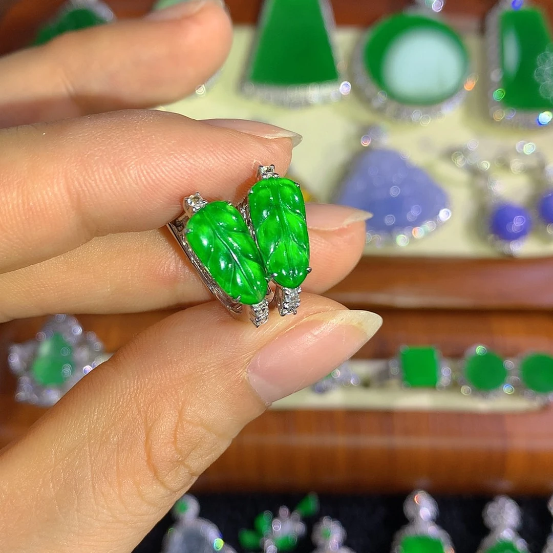 翡翠18K金镶嵌颈饰叶子耳包