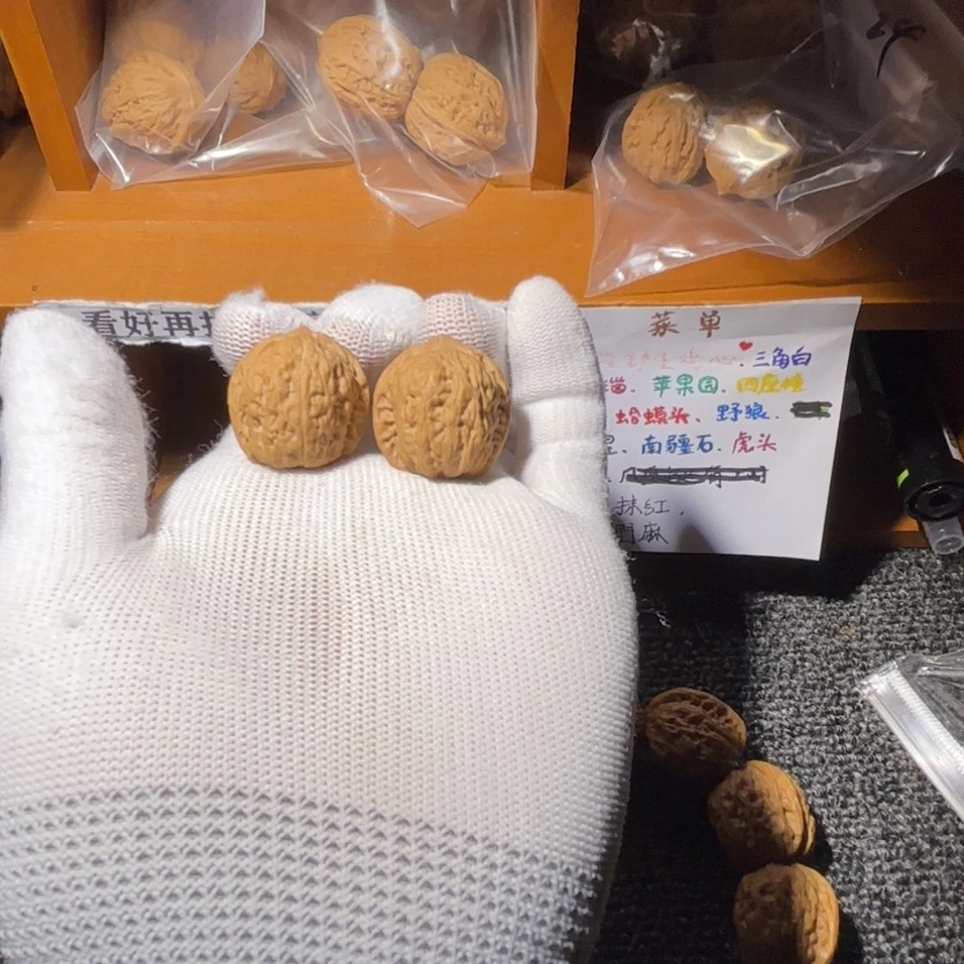 核桃把件纯野生小麻手捻26边