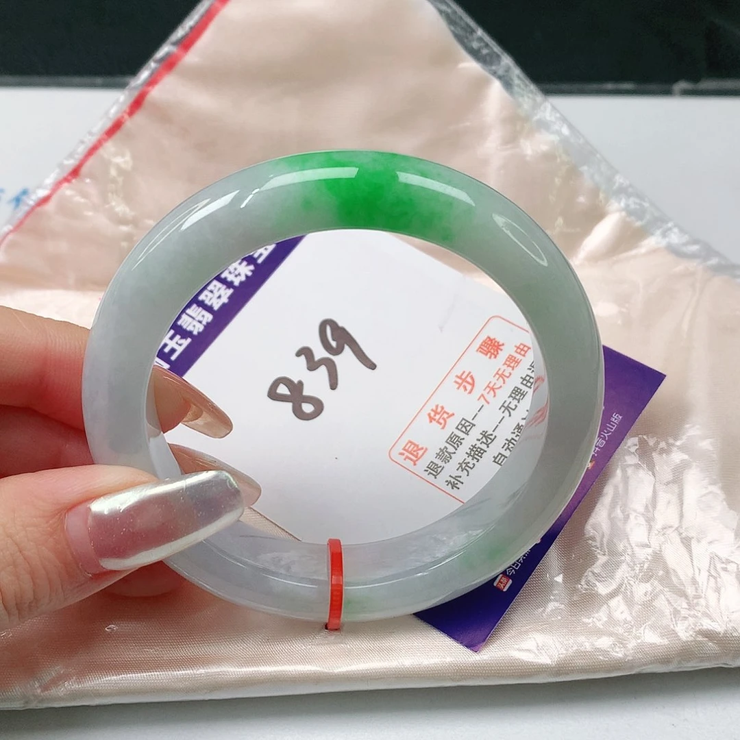 翡翠手镯未镶嵌翡翠手镯