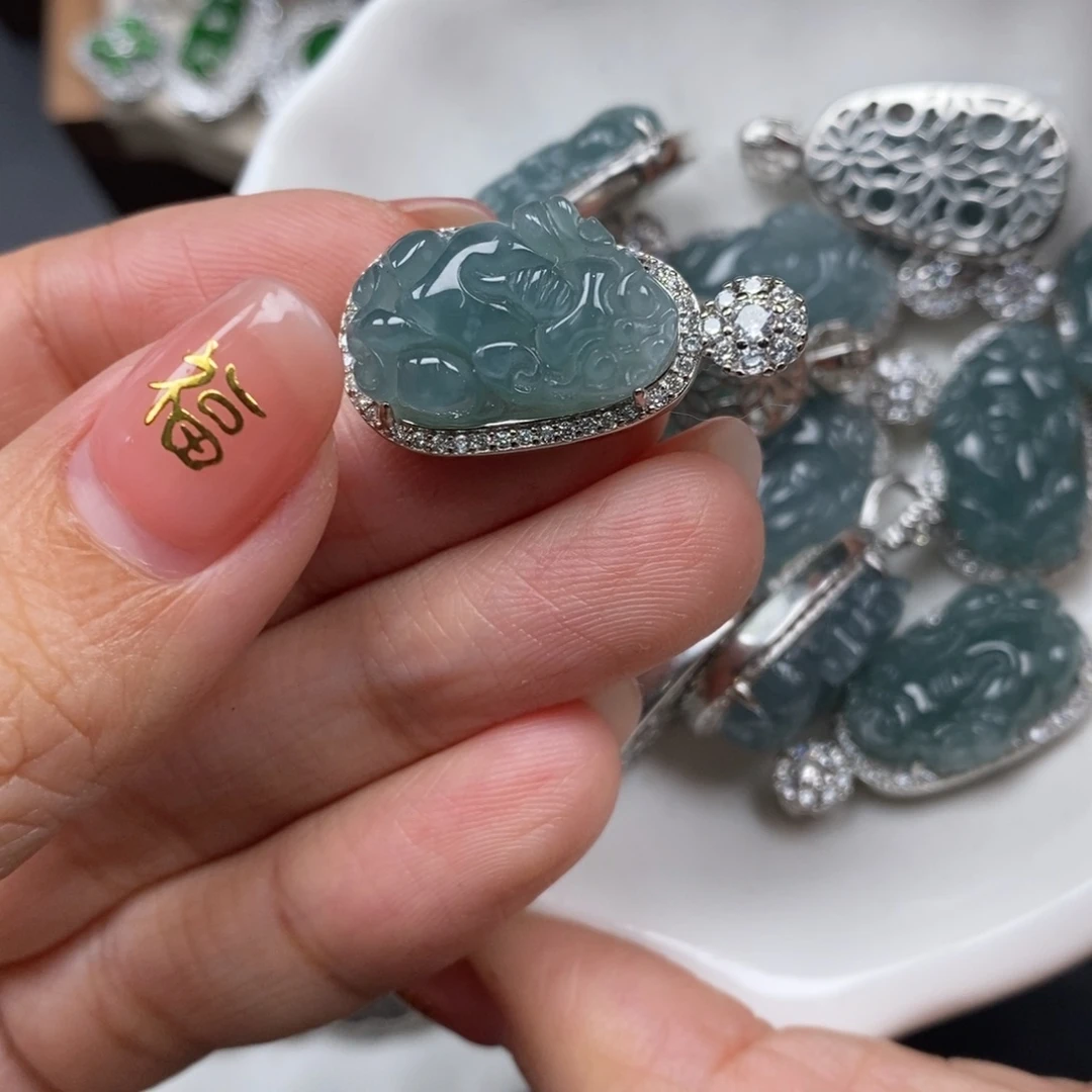 翡翠颈饰未镶嵌翡翠