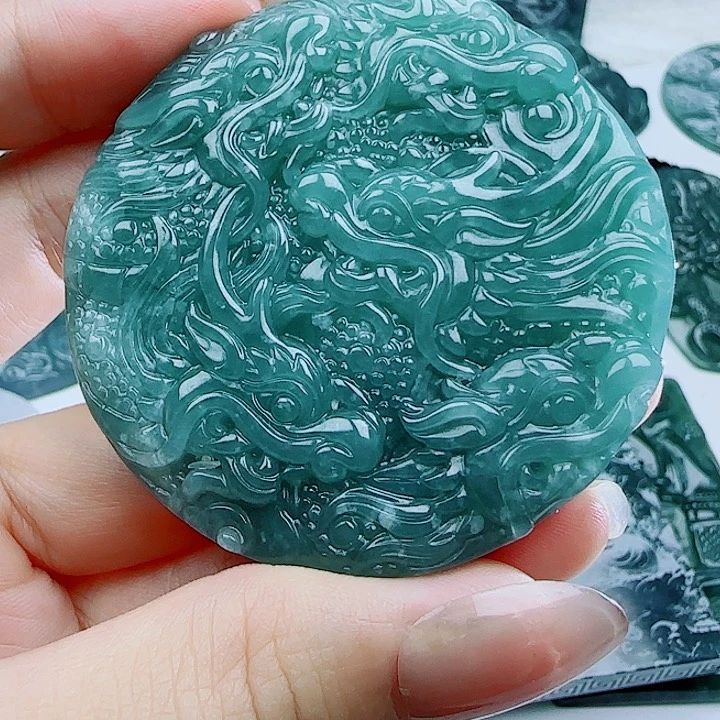 翡翠未镶嵌颈饰多样性发货天然的A货翡翠