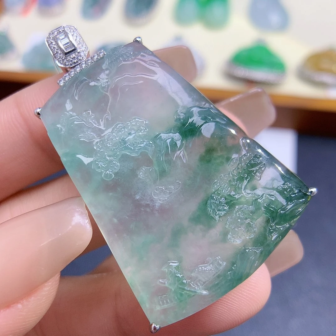 翡翠颈饰18K金镶嵌山水