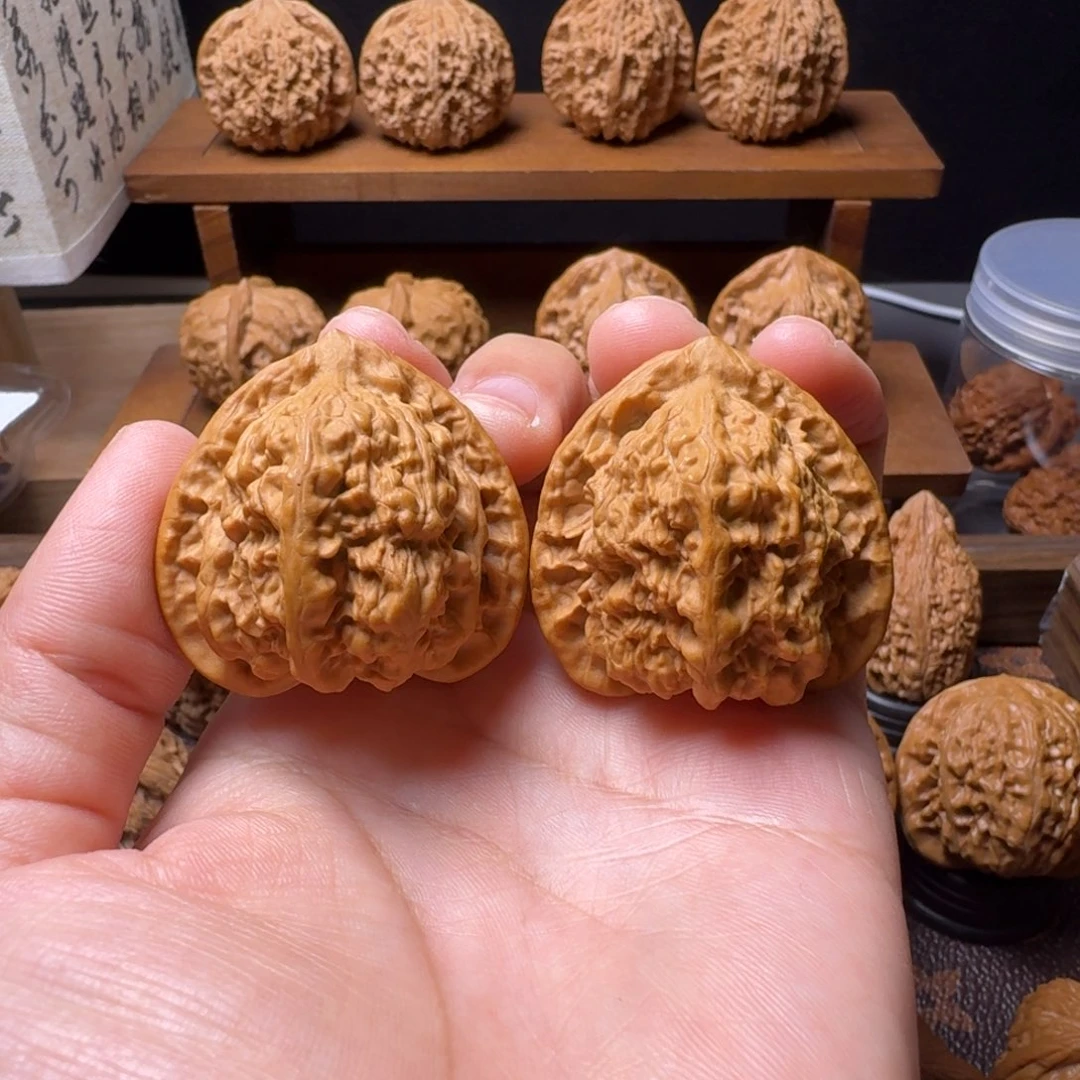 文玩核桃吊坠蚂蚁勾