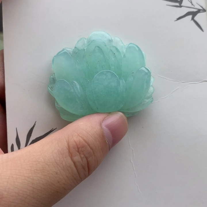 未镶嵌岫玉颈饰牡丹花