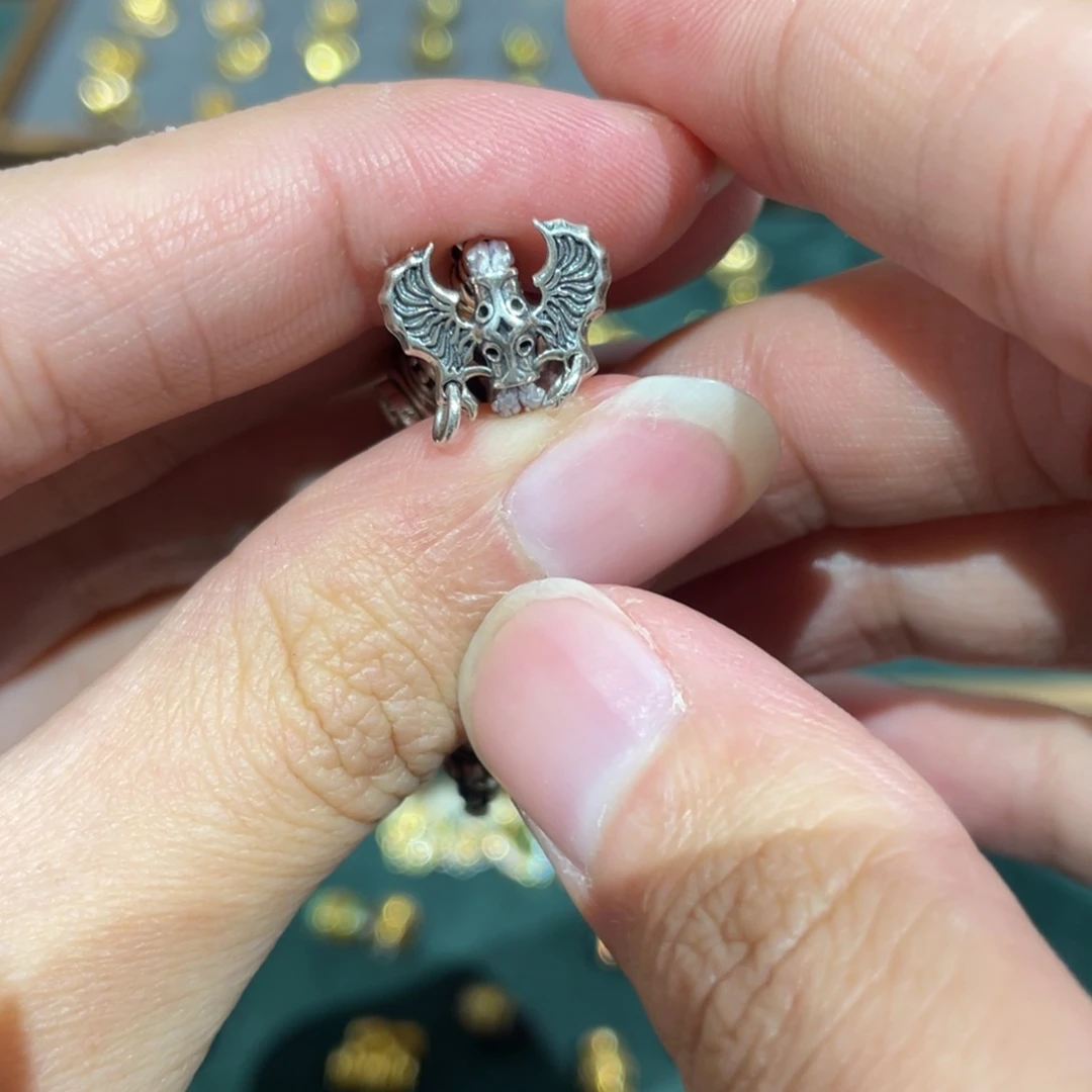 我***客银色艾奎斯背云一个