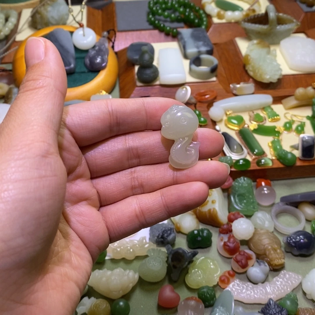 和田玉颈饰未镶嵌