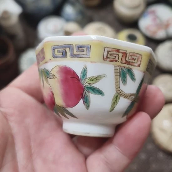 蔚***仔摆件一件精美青花粉彩小杯全品