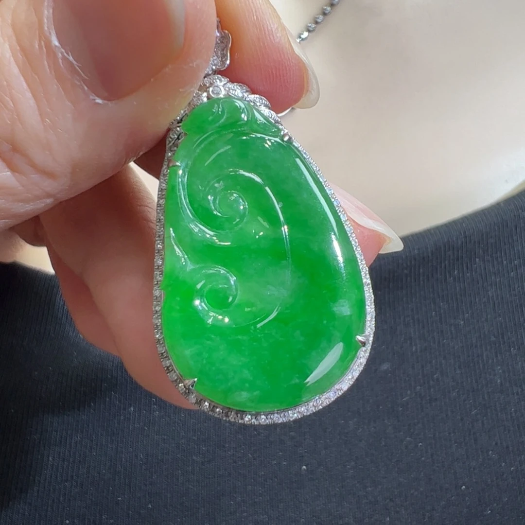 翡翠吊坠(不含链)18K金镶嵌