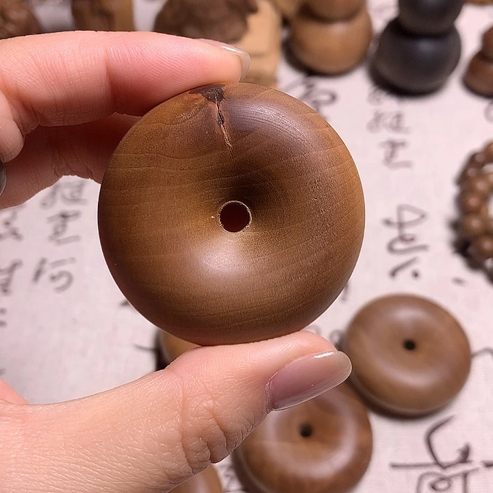 檀香木大平安扣瑕疵