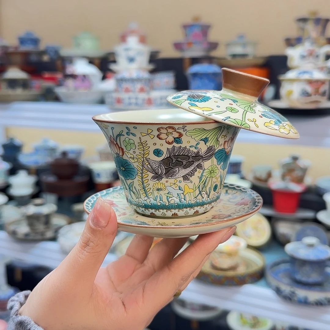 盖碗里的水煮开后放入