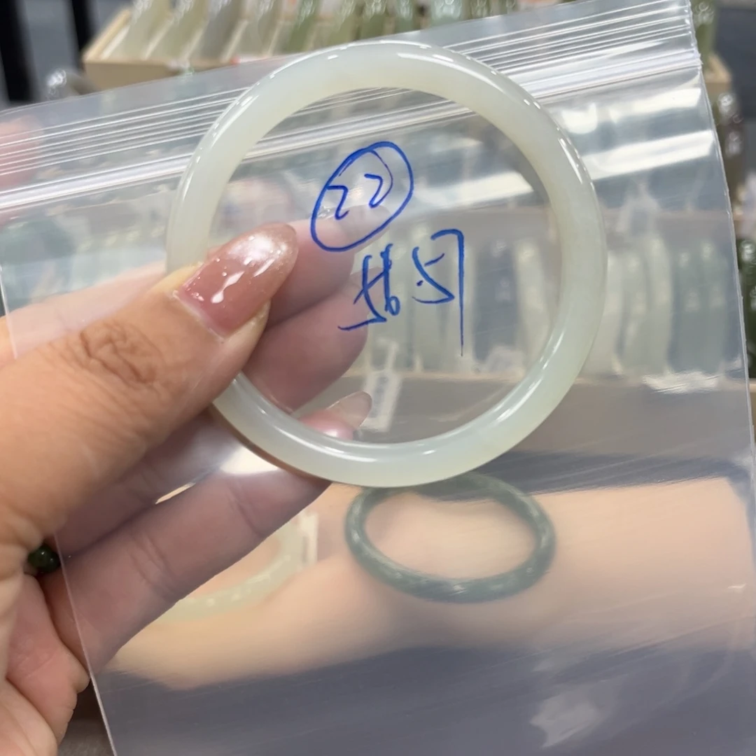 杨****和田玉未镶嵌手镯