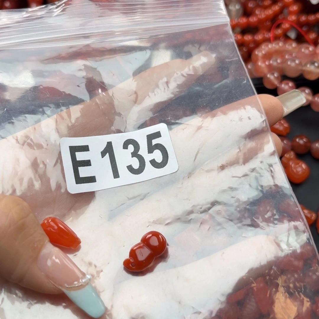 南红玛瑙珠宝奇石合金小*人