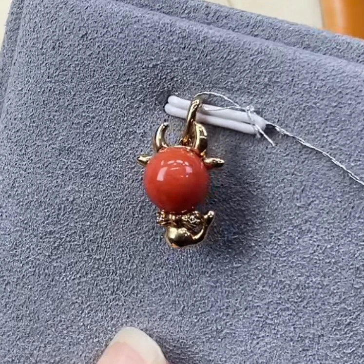 天然宝石红珊瑚吊坠