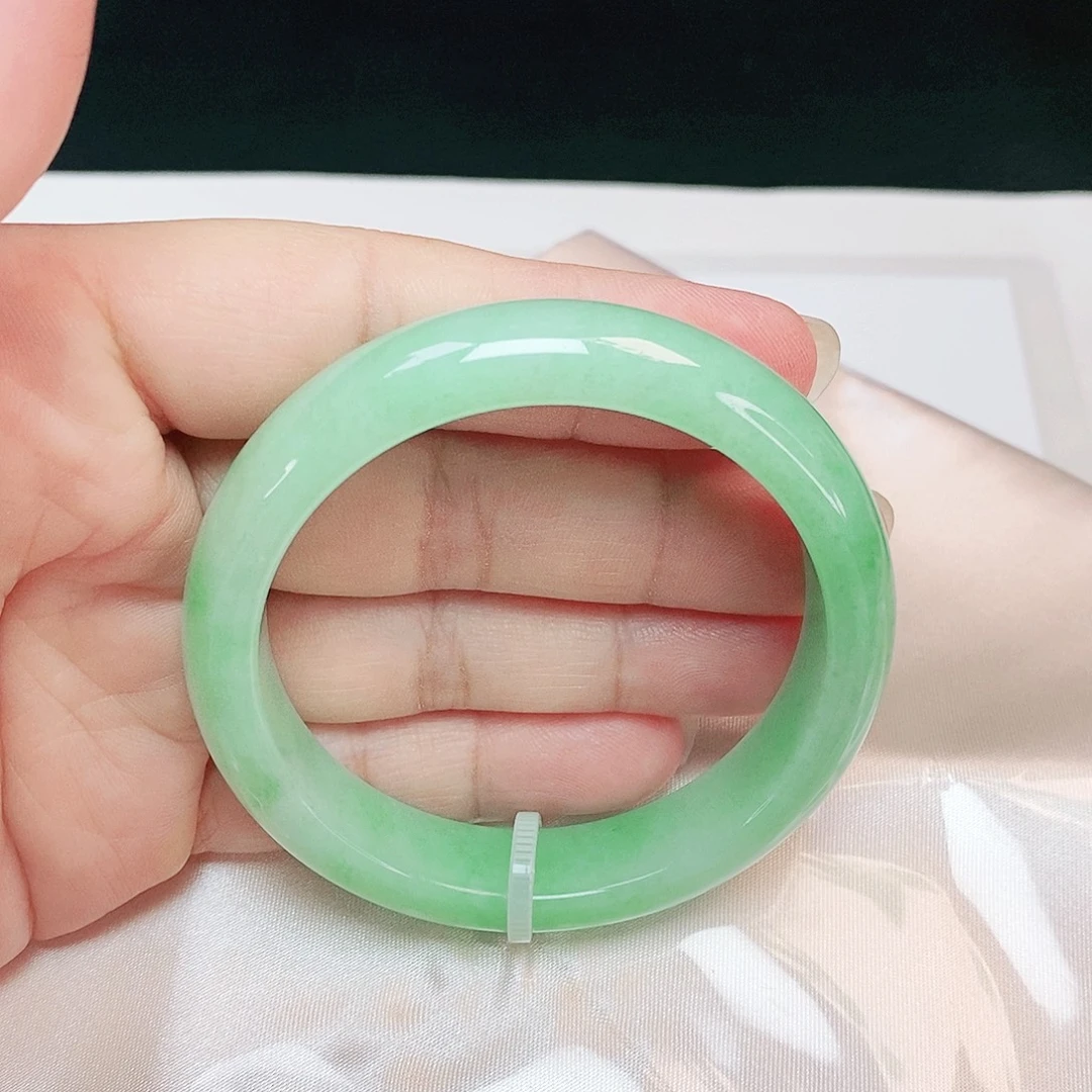 翡翠未镶嵌手镯正圈53