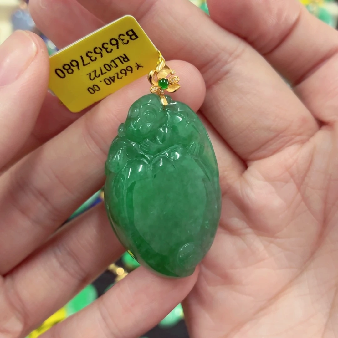 翡翠18K金镶嵌颈饰