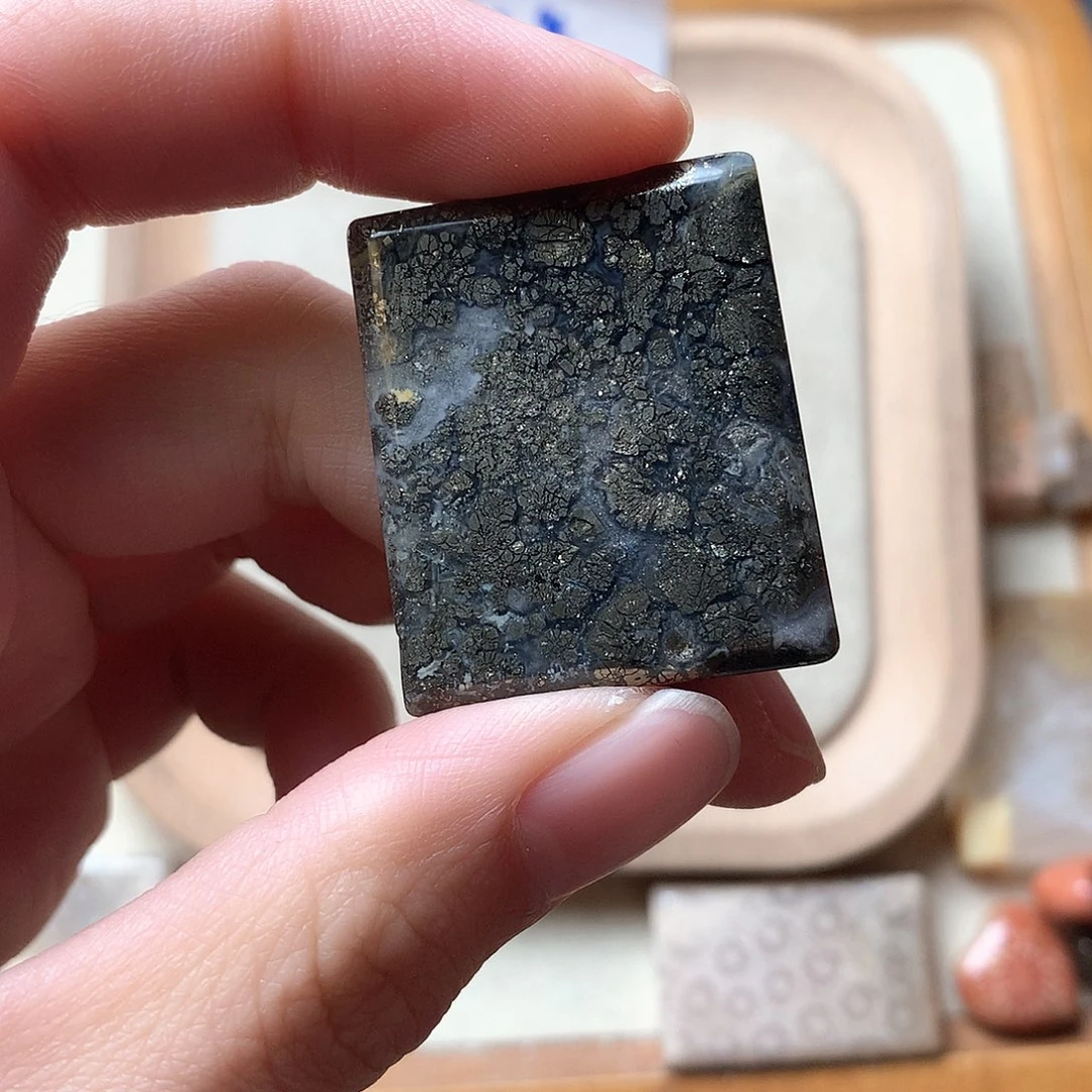 石英质玉颈饰未镶嵌m**i