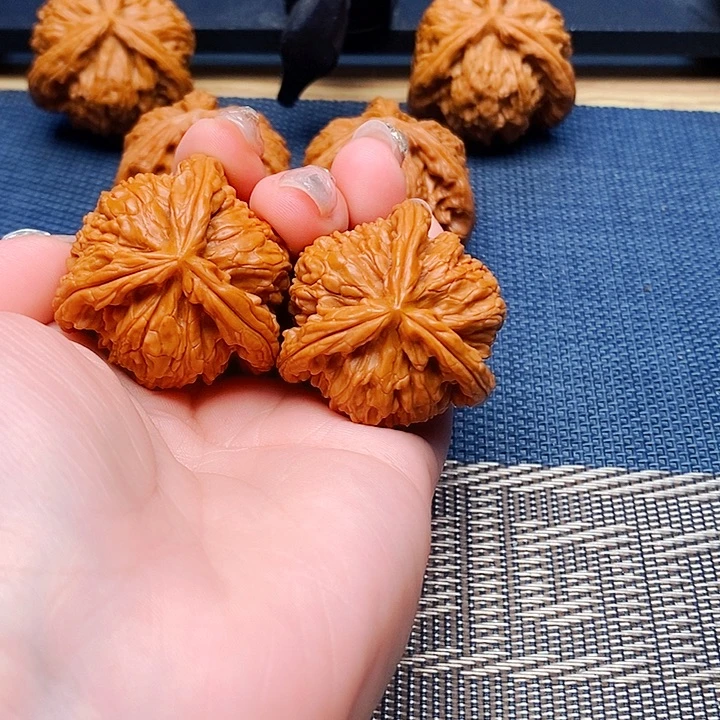 用***2文玩核桃吊坠三棱