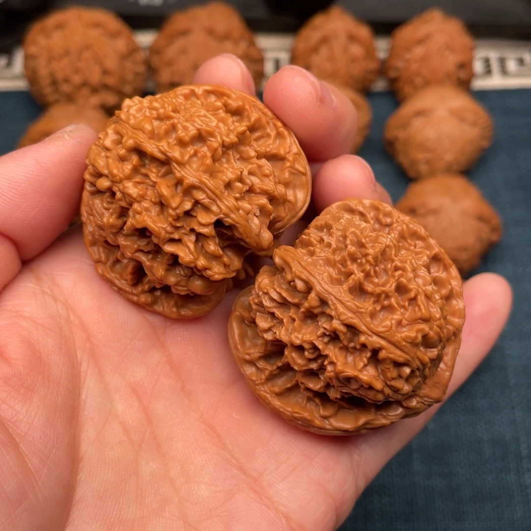 文玩核桃把件43红皮老树满天星