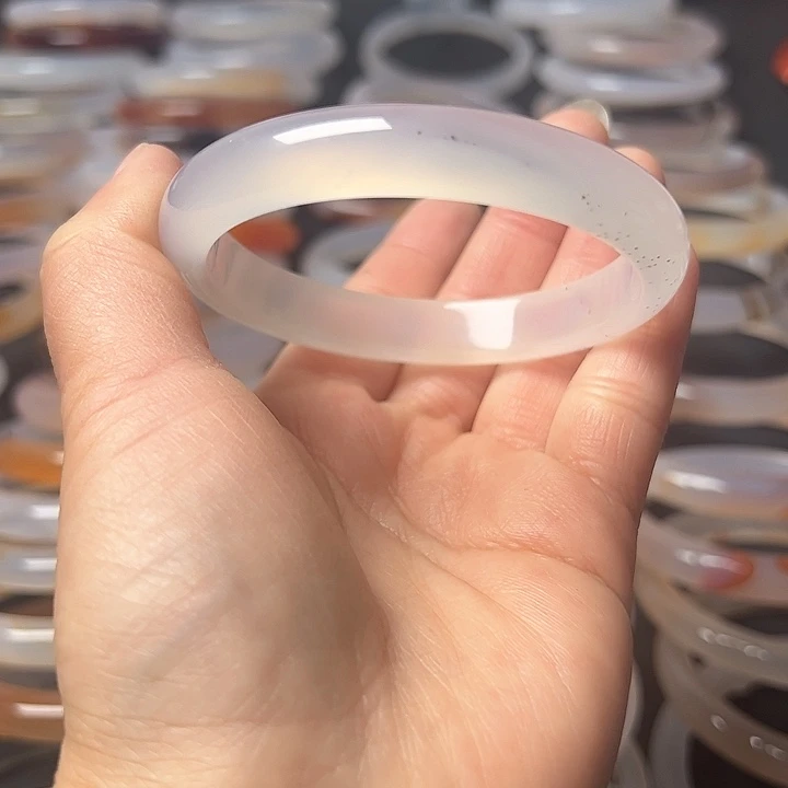 玛瑙/玉髓手镯未镶嵌拾*