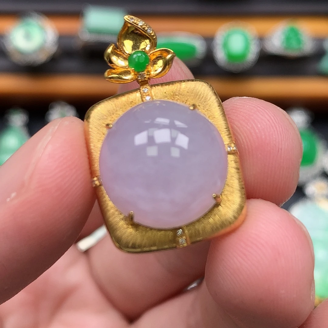 翡翠18K金镶嵌颈饰