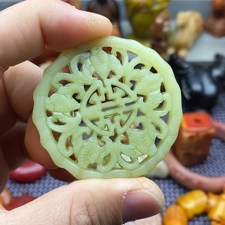 未镶嵌蛇纹石玉颈饰