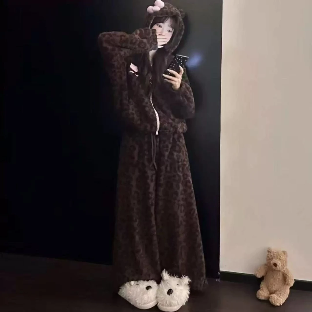 【Hello Kitty可丽绒】新潮牌可外穿连帽款居家服套装