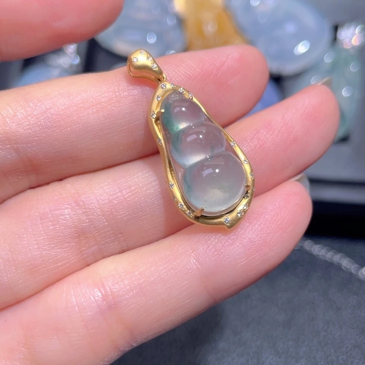 颈饰18K金镶嵌翡翠翡翠