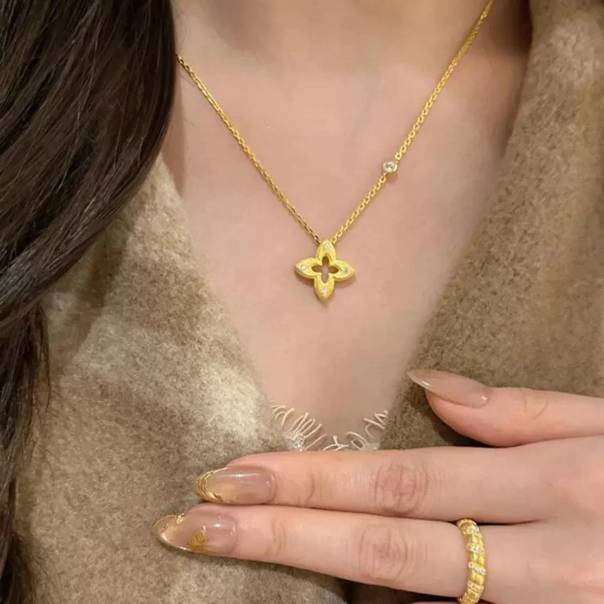 钛钢项链 钛钢金色拉丝镂空四叶草项链2025新款